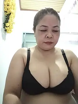 Baby-bigtits2026 online show from 21, 7, 2026