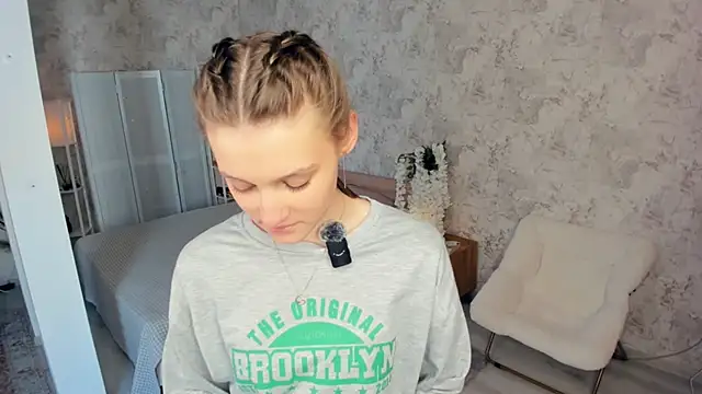 Snapshot of LianneBynon chatting on 4, 2, 2026 LianneBynon online show from 4, 2, 2026