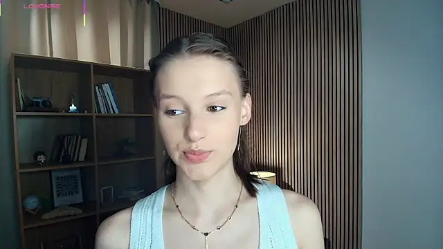Snapshot of LianneBynon chatting on 19, 7, 2026 LianneBynon online show from 19, 7, 2026