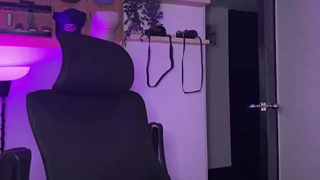 SamDornan51 online show from 18, 4, 2026