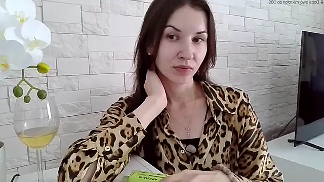 JuliaLovely online show from 25, 5, 2026