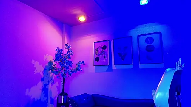 Maddie T18 online show from 9, 3, 2026