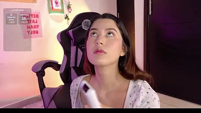 Snapshot of emicute_ chatting on 13, 2, 2026 emicute online show from 13, 2, 2026