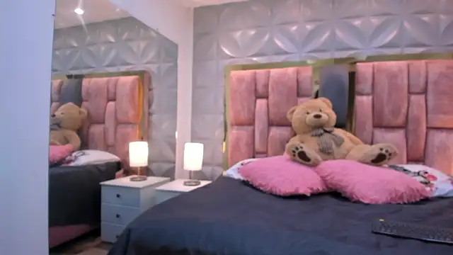 Paris Velvet online show from 17, 4, 2026