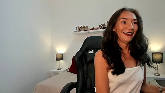 Emma Mendozaa online show from 16, 2, 2026