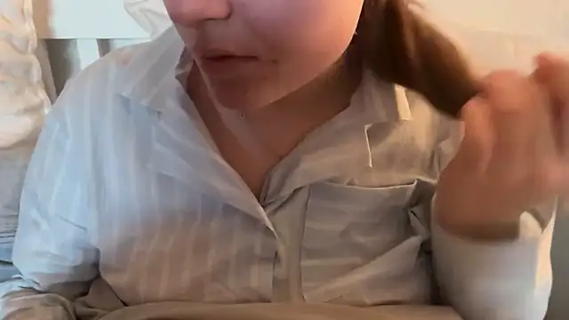 Lucyschickt online show from 2, 4, 2026