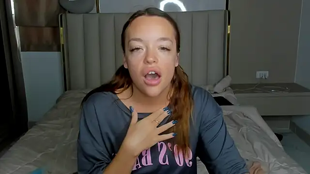 Snapshot of stellaa_quenn chatting on 27, 4, 2026 stellaa quenn online show from 27, 4, 2026