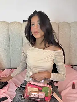 Abi dolll online show from 17, 4, 2026