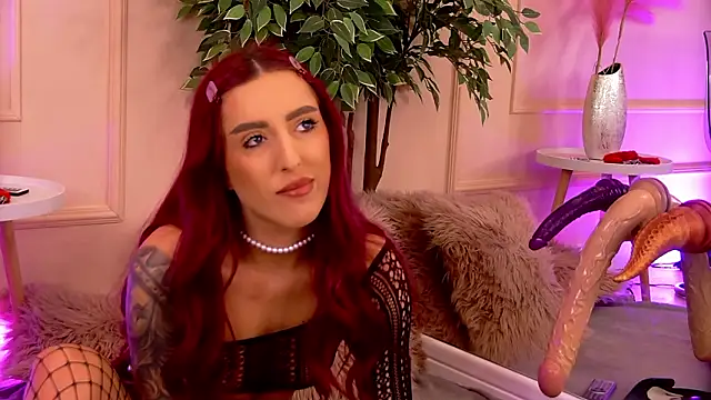 CrystalRedd online show from 17, 3, 2026