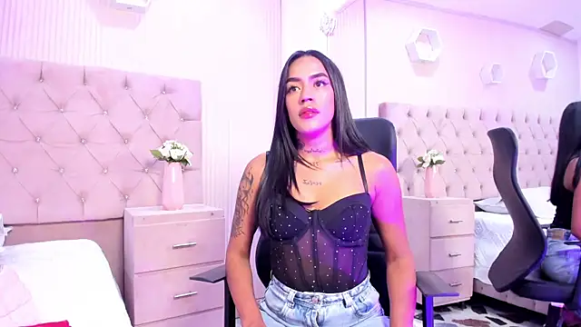 Snapshot of JazminRusso_ chatting on 4, 4, 2026 JazminRusso online show from 4, 4, 2026