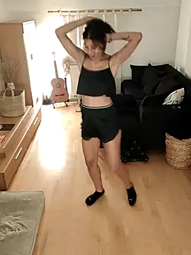 YaraEstelle online show from 11, 3, 2026