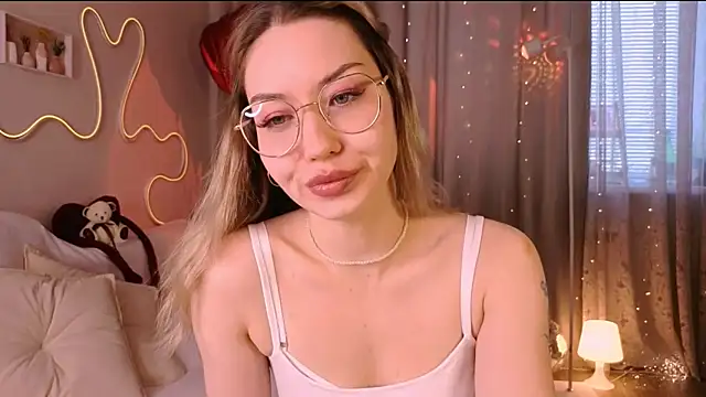Snapshot of lusciousslily chatting on 4, 3, 2026 lusciousslily online show from 4, 3, 2026