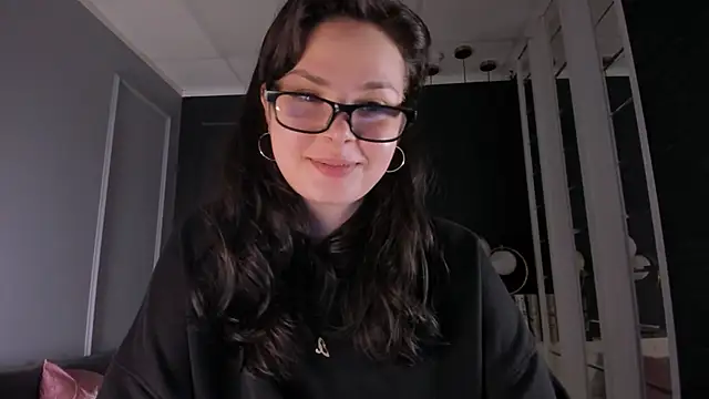 Maykinkya online show from 15, 4, 2026