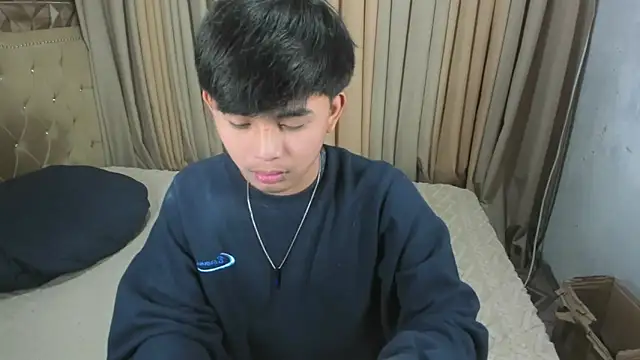 xlovercutietwink online show from 13, 4, 2026
