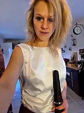 Snapshot of Couple-Kiwii-Orchidee-Boy chatting on 8, 2, 2026 Couple-Kiwii-Orchidee-Boy online show from 8, 2, 2026