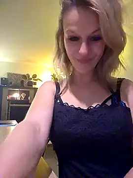 Snapshot of Couple-Kiwii-Orchidee-Boy chatting on 2, 3, 2026 Couple-Kiwii-Orchidee-Boy online show from 2, 3, 2026