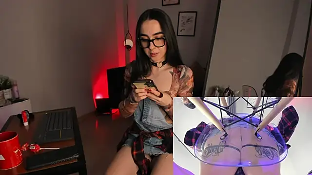 Luna tagliaferri online show from 14, 4, 2026