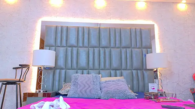 AlanaHouston online show from 18, 4, 2026