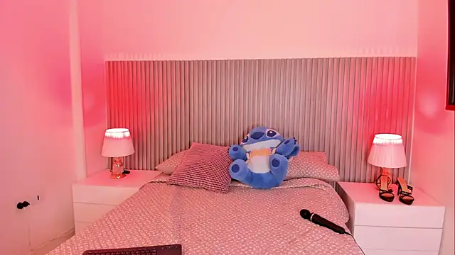 ArianaHilton  online show from 17, 4, 2026