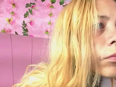 Snapshot of Dakota_Angell_ chatting on 7, 5, 2026 Dakota Angell online show from 7, 5, 2026