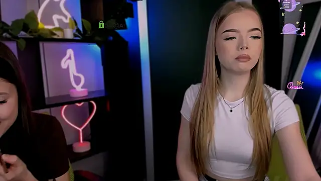 arianaa cat online show from 21, 3, 2026