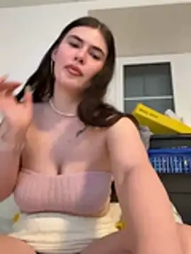 Snapshot of Evie-Moore chatting on 4, 2, 2026 Evie-Moore online show from 4, 2, 2026