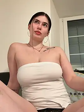 Snapshot of Evie-Moore chatting on 24, 2, 2026 Evie-Moore online show from 24, 2, 2026