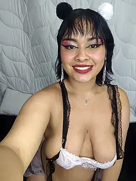 zoe love18 online show from 15, 4, 2026