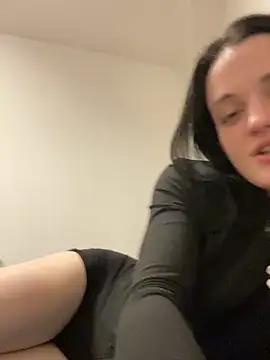 LeonieClaire online show from 10, 2, 2026