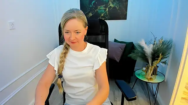CharlotteKerti online show from 25, 5, 2026