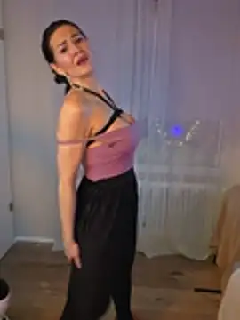 Snapshot of Bella_Velour chatting on 2, 3, 2026 Bella Velour online show from 2, 3, 2026