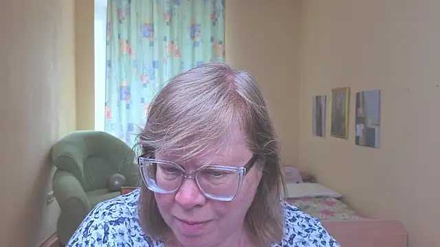 Emma Eclipsee online show from 10, 5, 2026