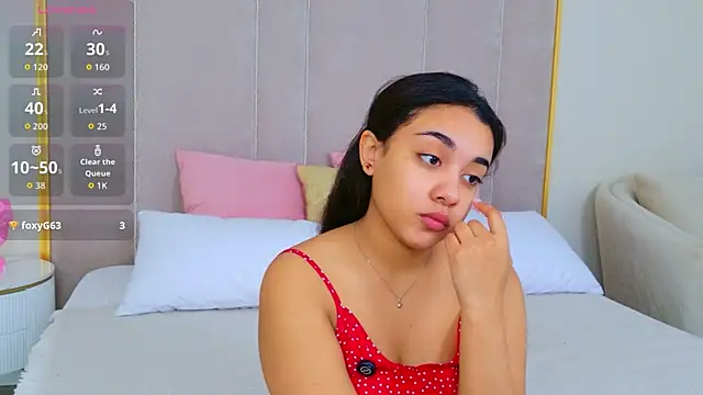 Snapshot of Luna_Cortier chatting on 12, 5, 2026 Luna Cortier online show from 12, 5, 2026