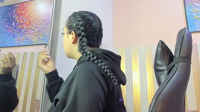 nina glow online show from 20, 3, 2026