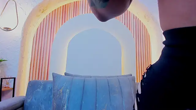 violet scott  online show from 25, 3, 2026