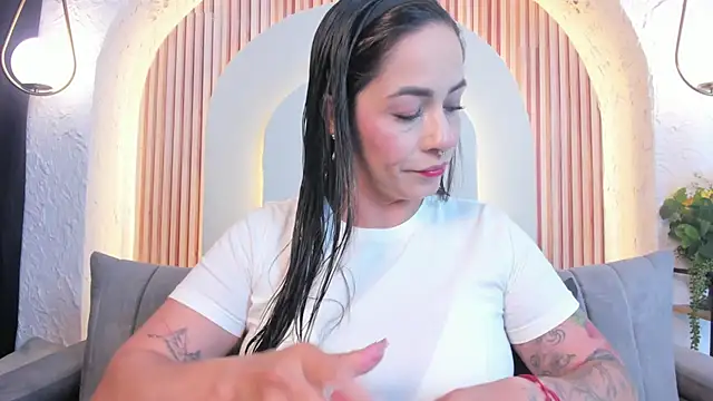 violet scott  online show from 30, 6, 2026