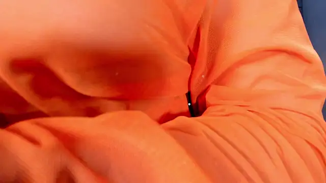 MiaWolton online show from 10, 4, 2026