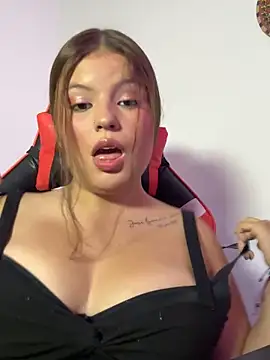 Snapshot of ladycharlottex chatting on 29, 4, 2026 ladycharlottex online show from 29, 4, 2026