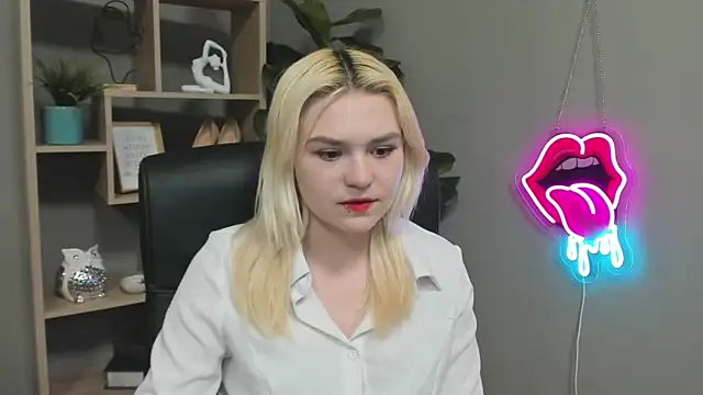 SweetLilyxo online show from 13, 4, 2026