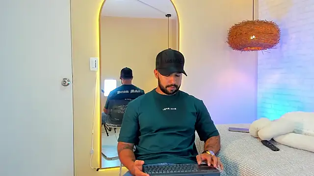 jekvalentino online show from 11, 7, 2026
