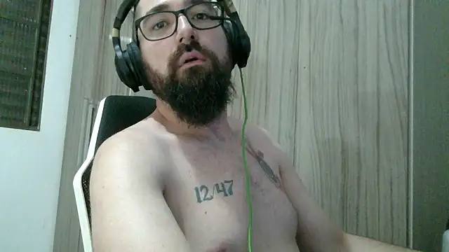 Redlovecouple online show from 8, 2, 2026