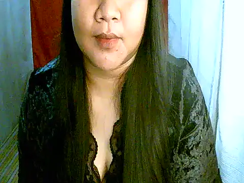 Snapshot of strip_berry chatting on 11, 7, 2026 strip berry online show from 11, 7, 2026