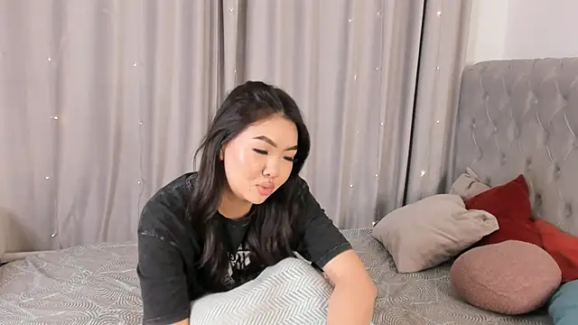 Snapshot of AraIkenberry chatting on 1, 3, 2026 AraIkenberry online show from 1, 3, 2026