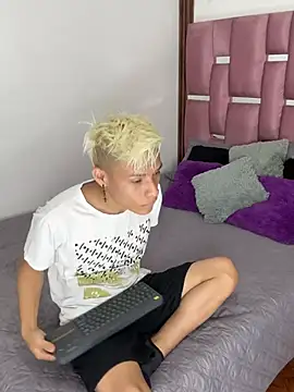 Snapshot of MaxyRyan chatting on 12, 2, 2026 MaxyRyan online show from 12, 2, 2026