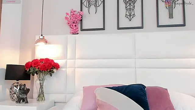 RaquelHyde  online show from 11, 7, 2026