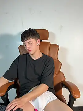 ARON LUXX online show from 25, 3, 2026