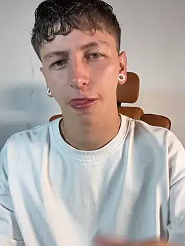 ARON LUXX online show from 31, 3, 2026