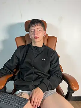 ARON LUXX online show from 7, 4, 2026