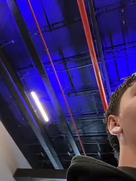 ARON LUXX online show from 17, 4, 2026