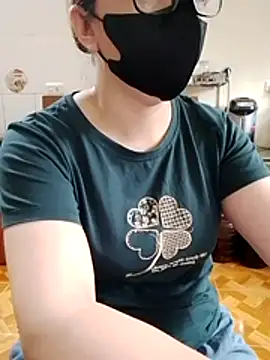 LiilyZi online show from 8, 4, 2026